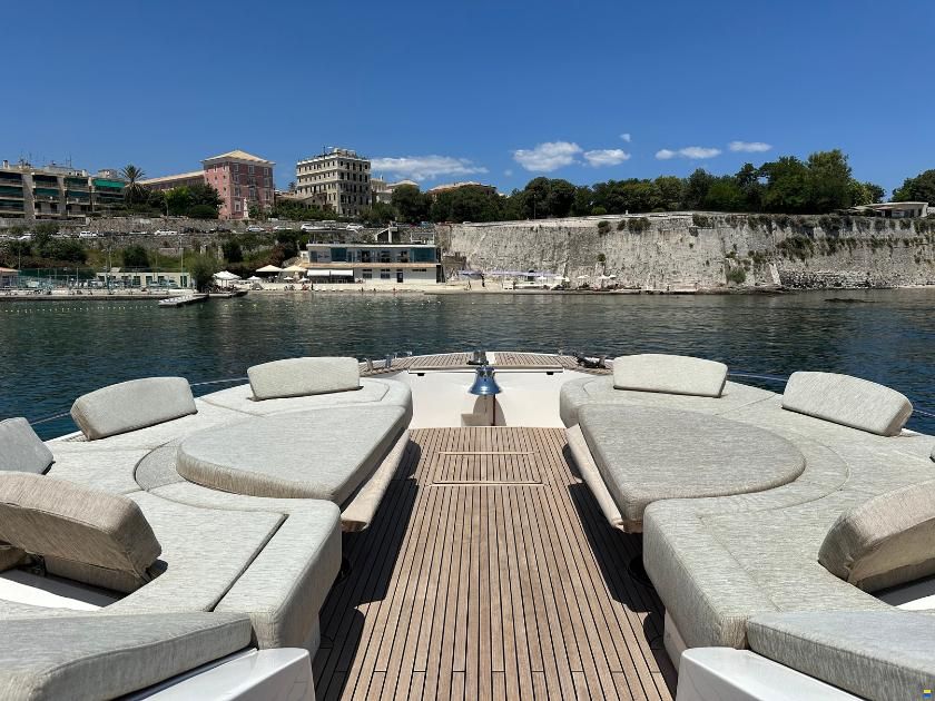 Monte Carlo Yachts MCY76