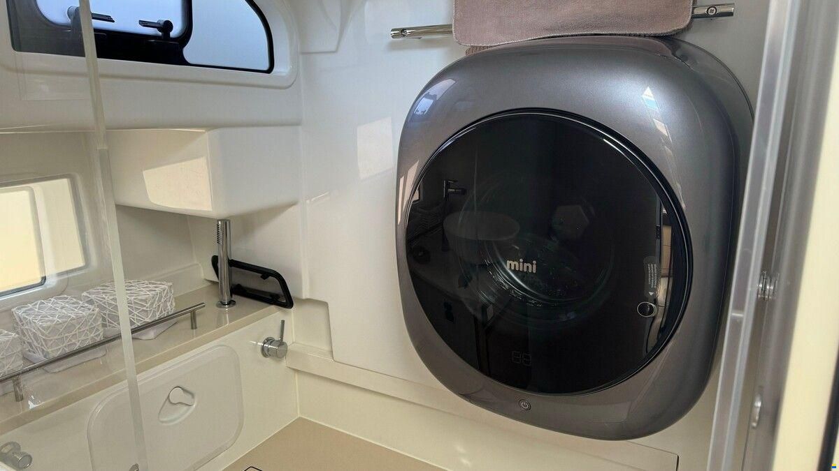 Delphia 11 Sedan Electric Cabin Cruiser - Fully
