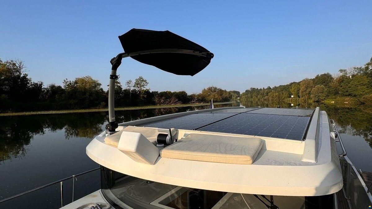 Delphia 11 Sedan Electric Cabin Cruiser - Fully