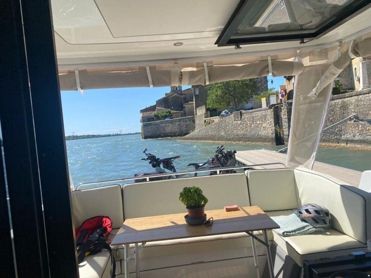 Delphia 11 Sedan Electric Cabin Cruiser - Fully
