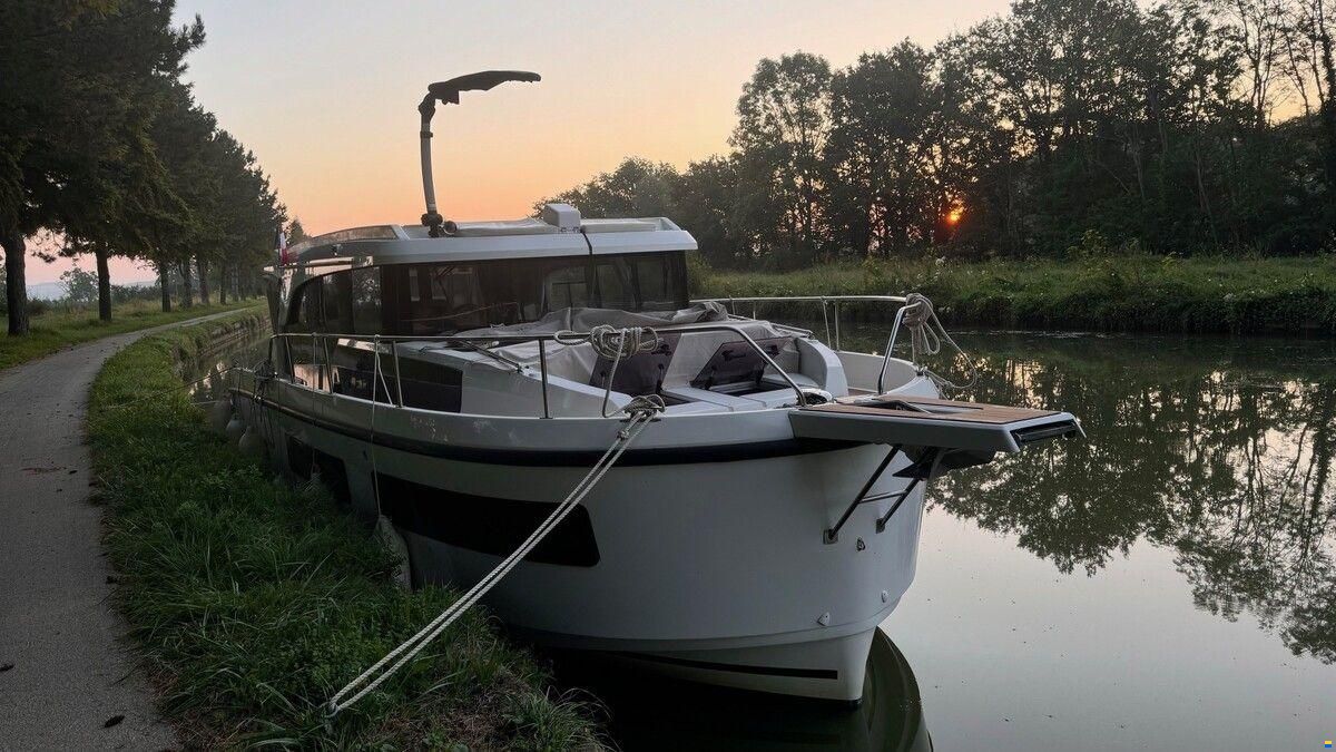 Delphia 11 Sedan Electric Cabin Cruiser - Fully