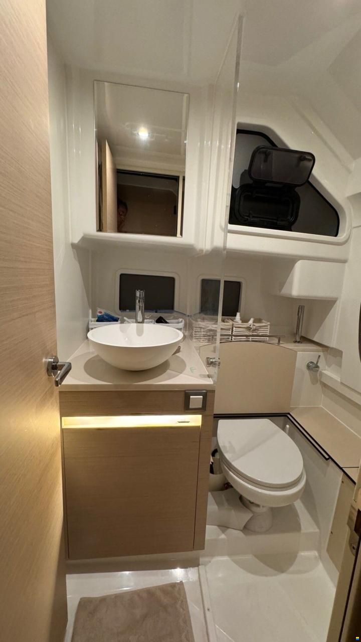 Delphia 11 Sedan Electric Cabin Cruiser - Fully