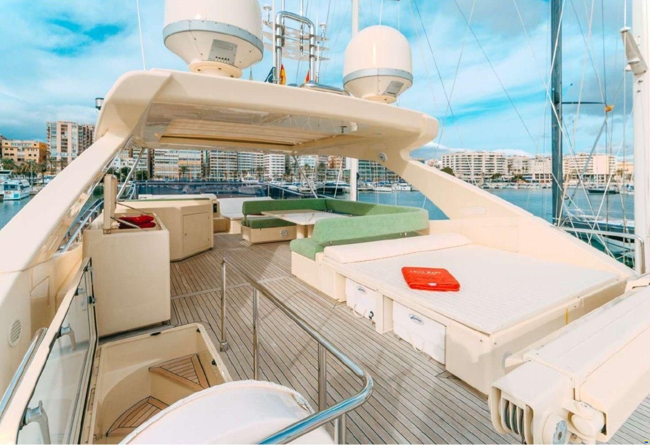 Ferretti Altura 840