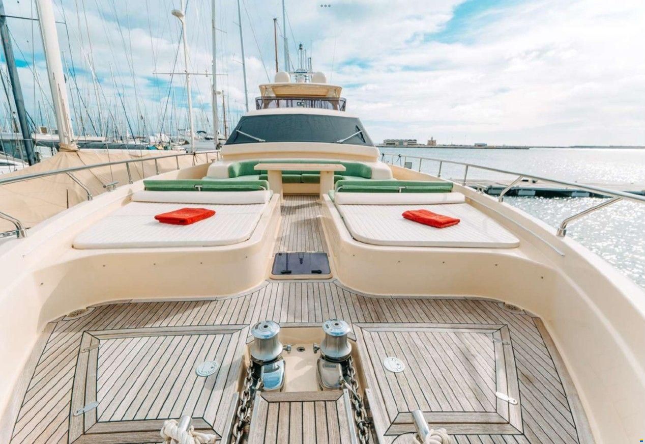 Ferretti Altura 840