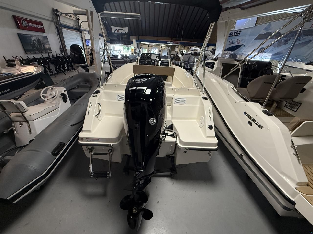 Quicksilver 505 Open &ndash; N&aelig;sten ny, kun 32,6 timer p&aring;
