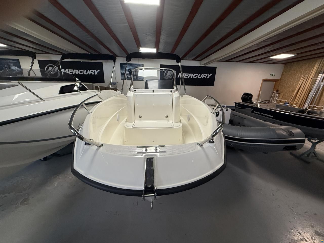 Quicksilver 505 Open &ndash; N&aelig;sten ny, kun 32,6 timer p&aring;