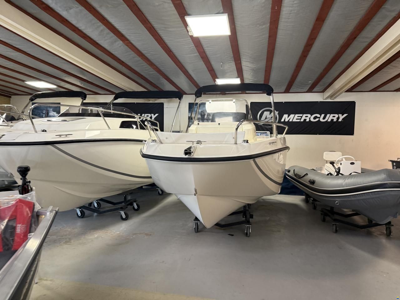 Quicksilver 505 Open &ndash; N&aelig;sten ny, kun 32,6 timer p&aring;