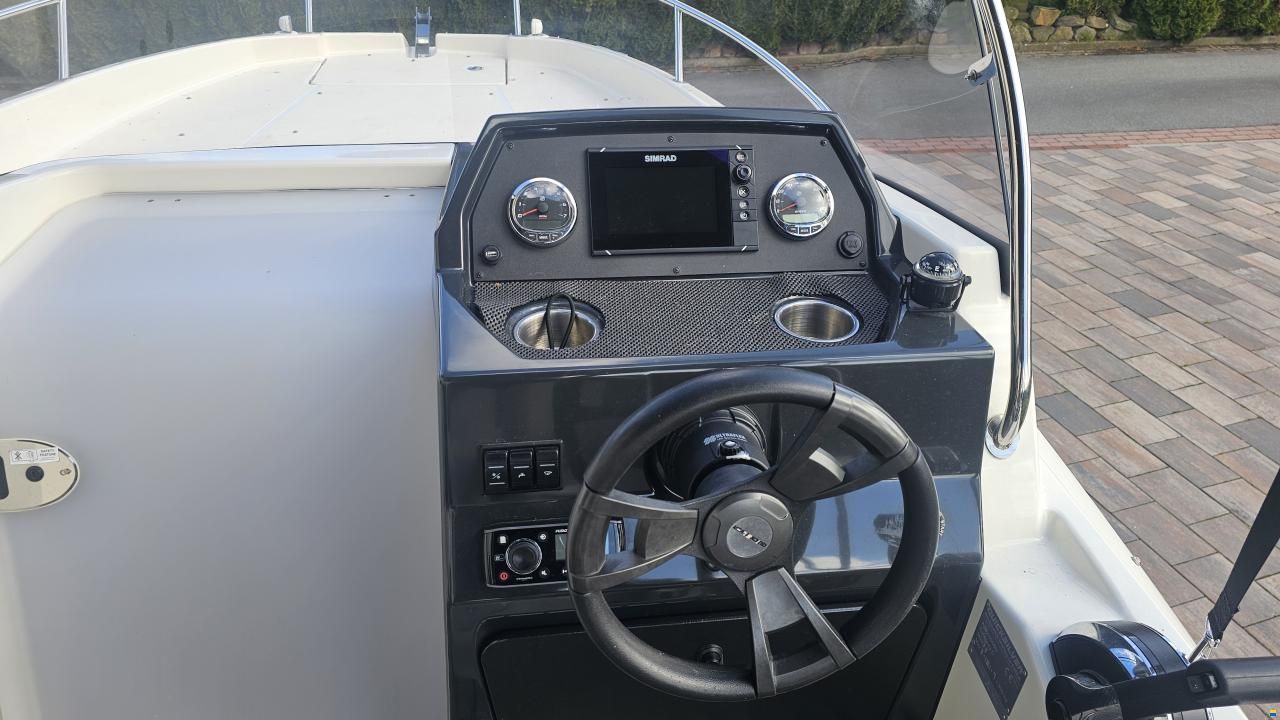 Quicksilver 605 Sundeck