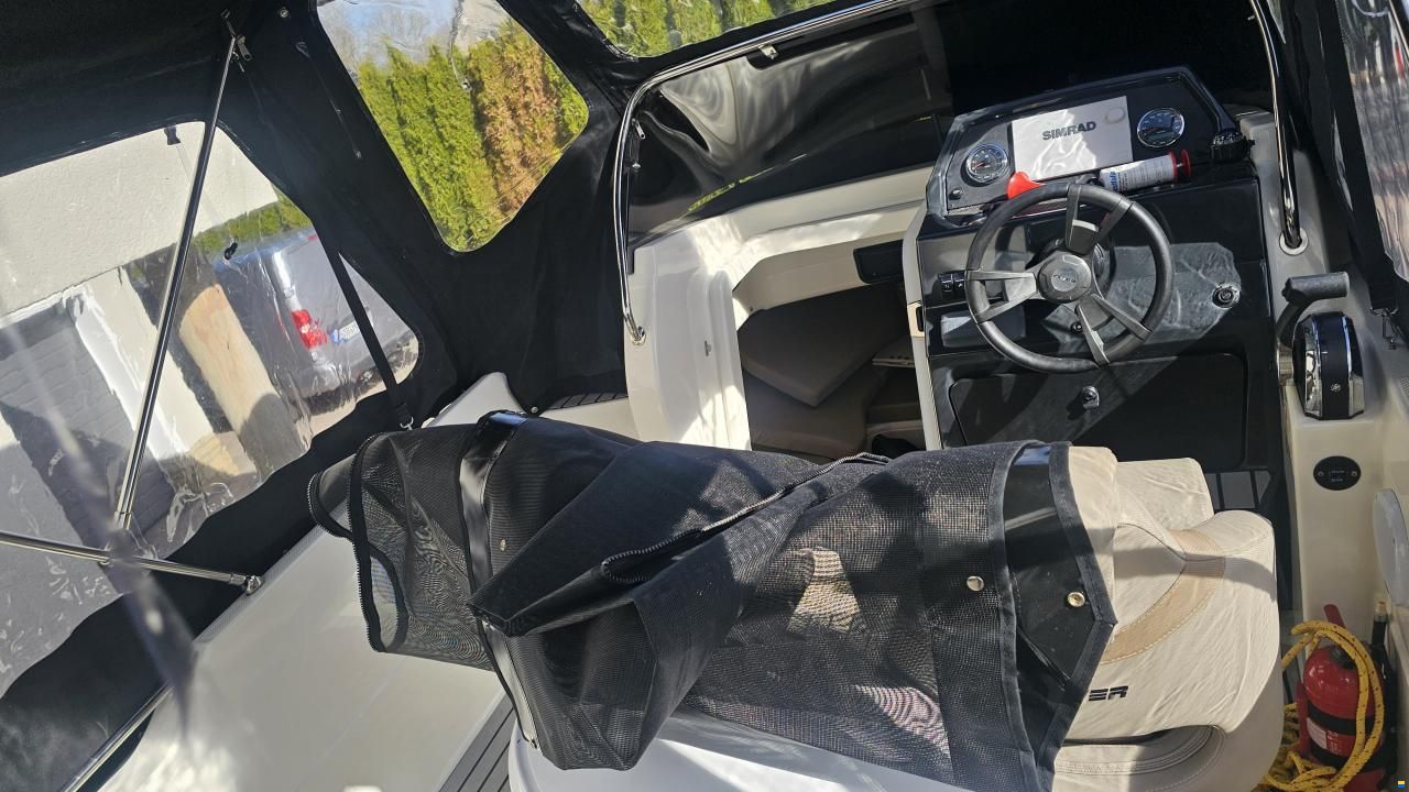 Quicksilver 605 Sundeck