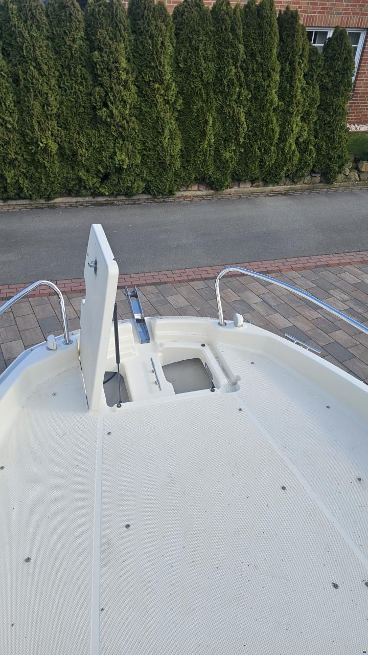 Quicksilver 605 Sundeck