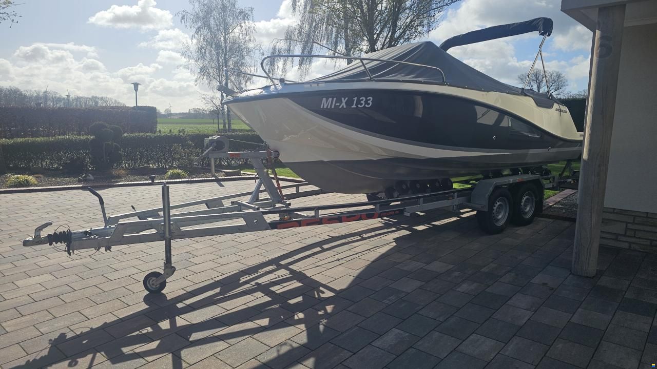 Quicksilver 605 Sundeck