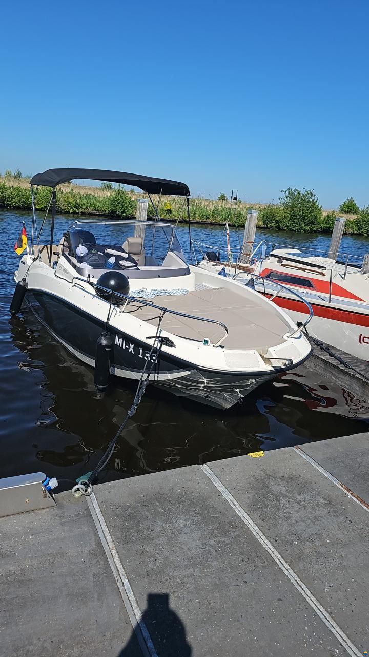 Quicksilver 605 Sundeck