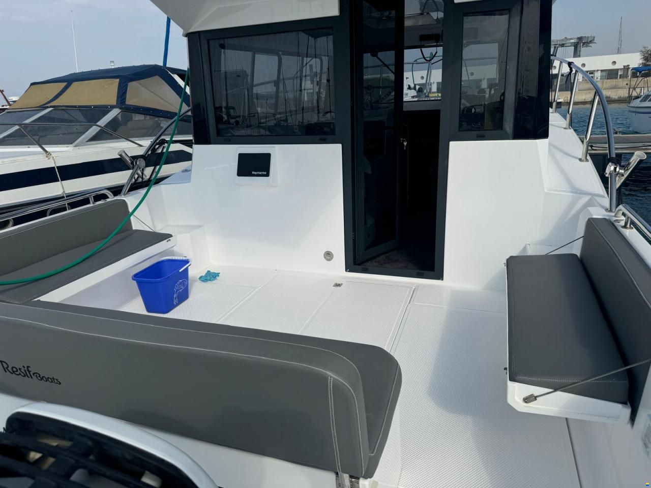 motorboat 31 feet