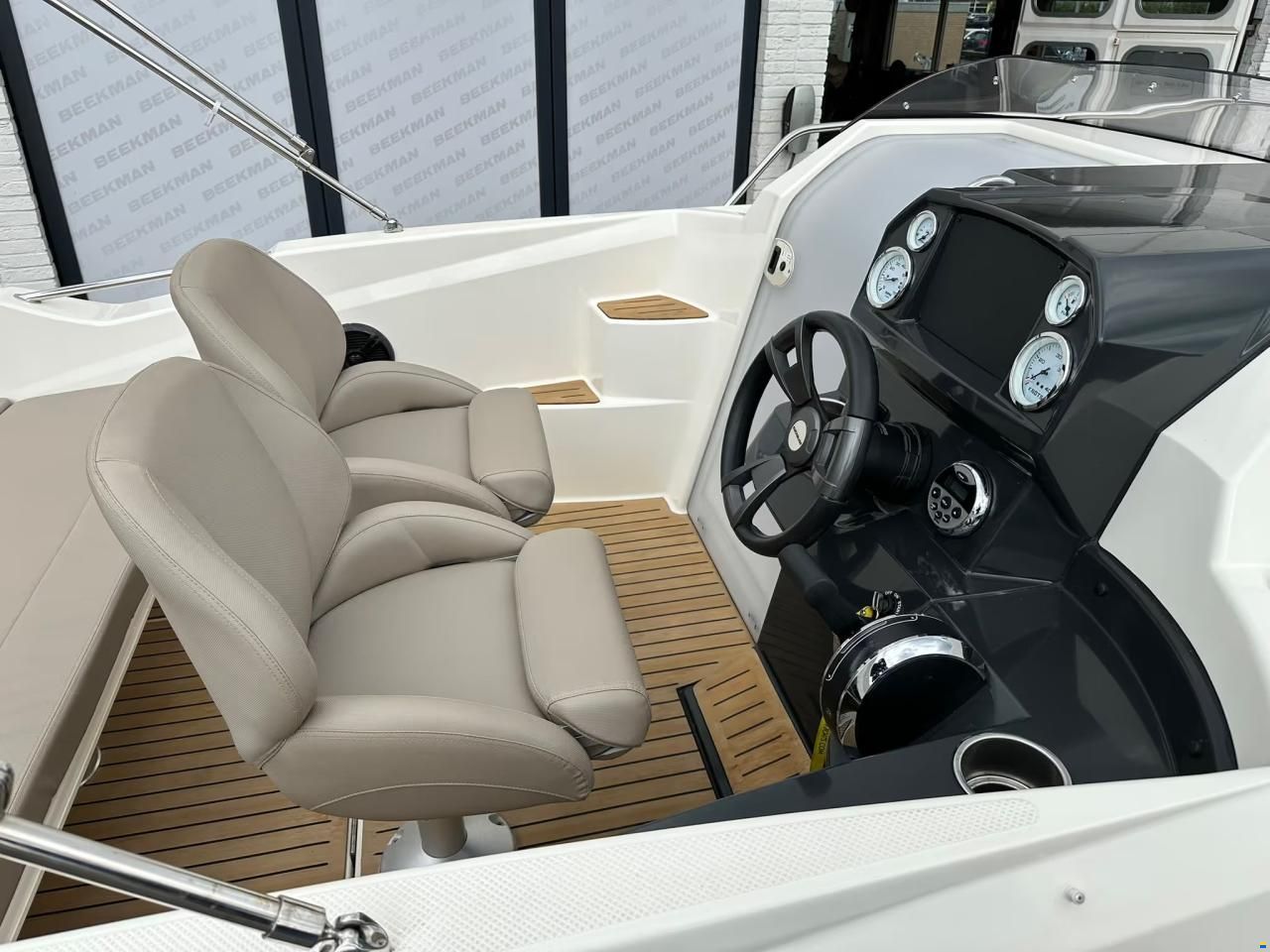 Quicksilver 555 Cabin