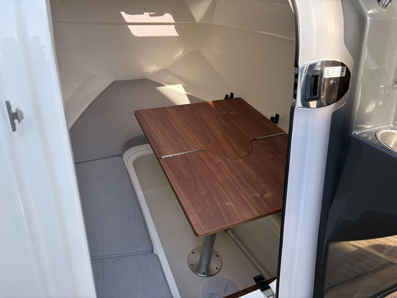 Quicksilver 555 Cabin