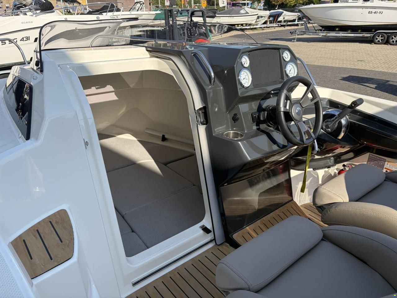 Quicksilver 555 Cabin