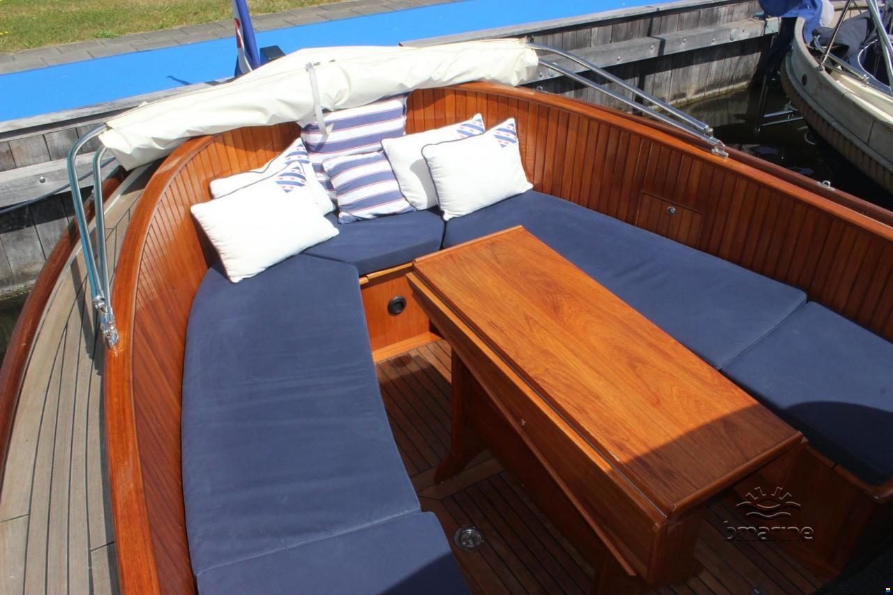 S&uacute;dsee 9.40 cabin