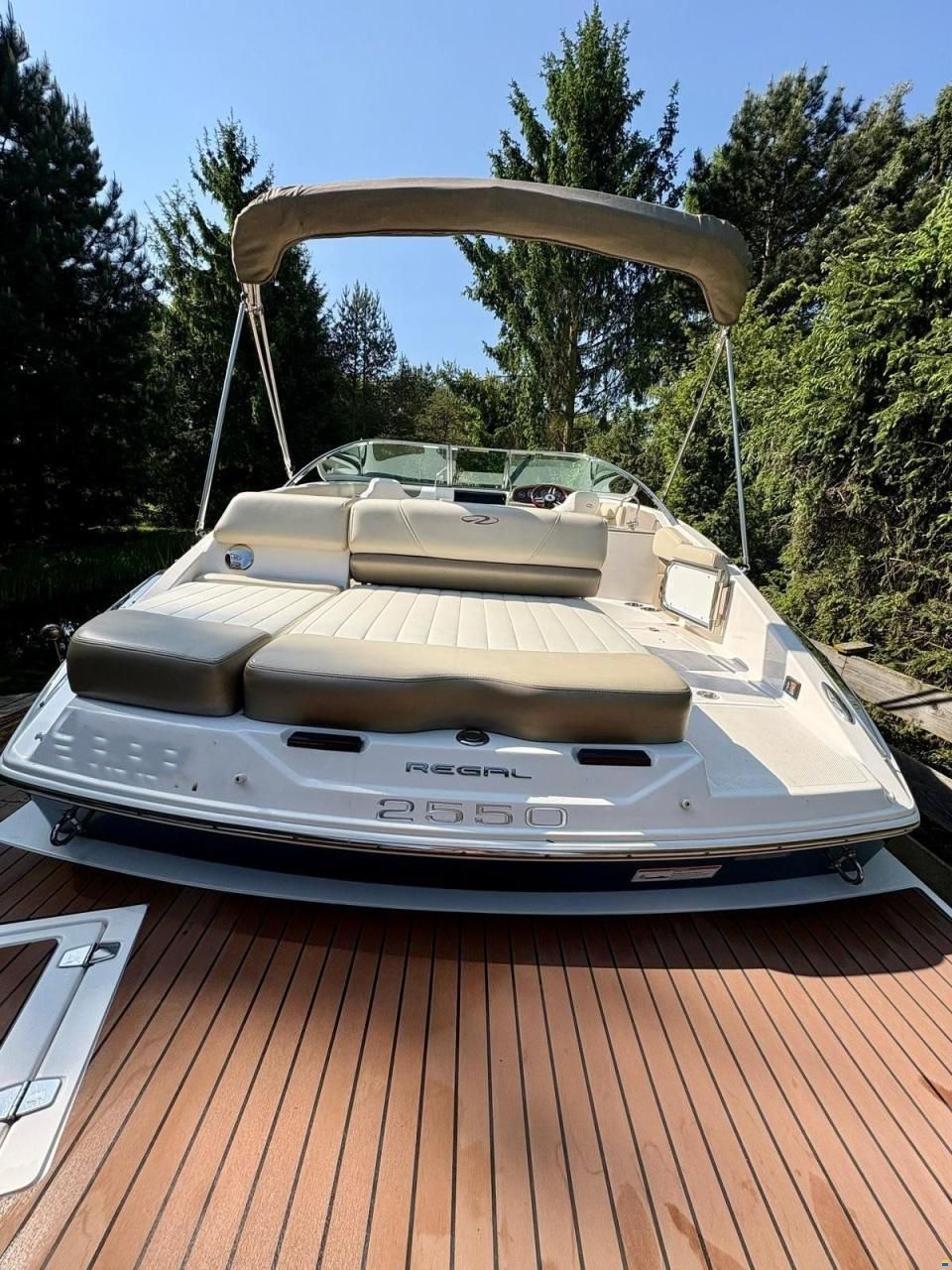 Regal 2550 CUDDY