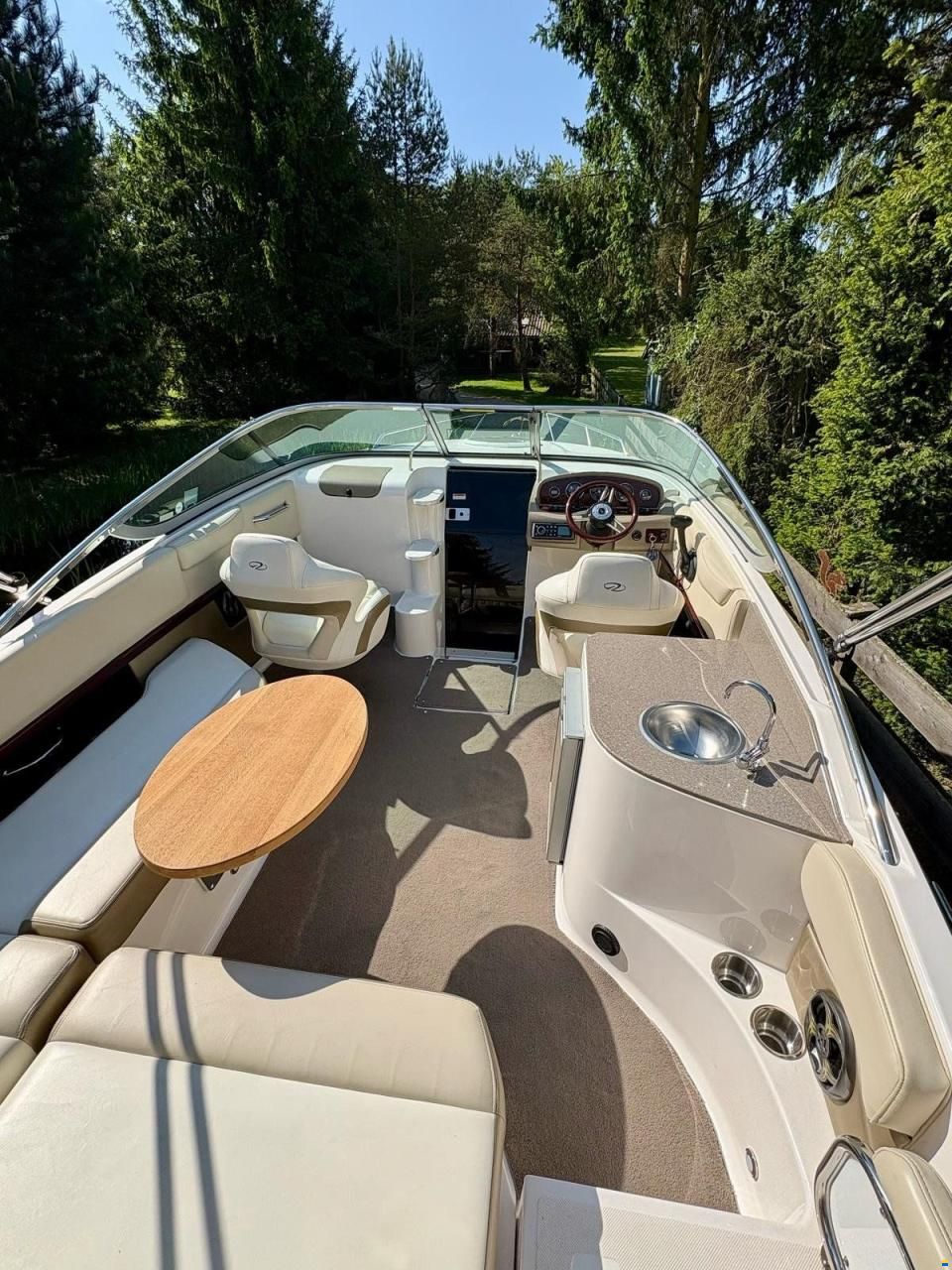 Regal 2550 CUDDY