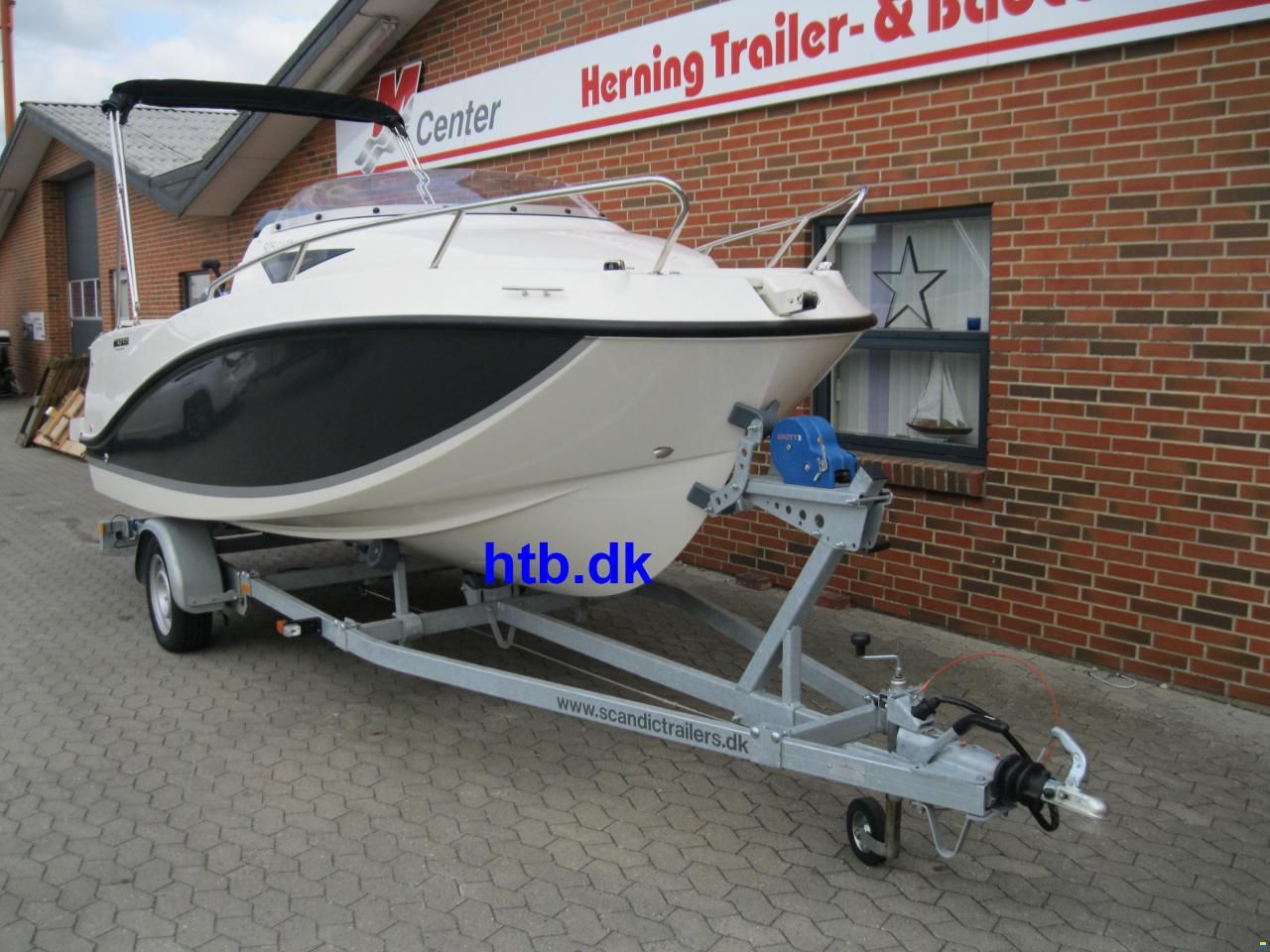 Quicksilver Activ 505 Cabin m/Mercury F80 hk og Scan