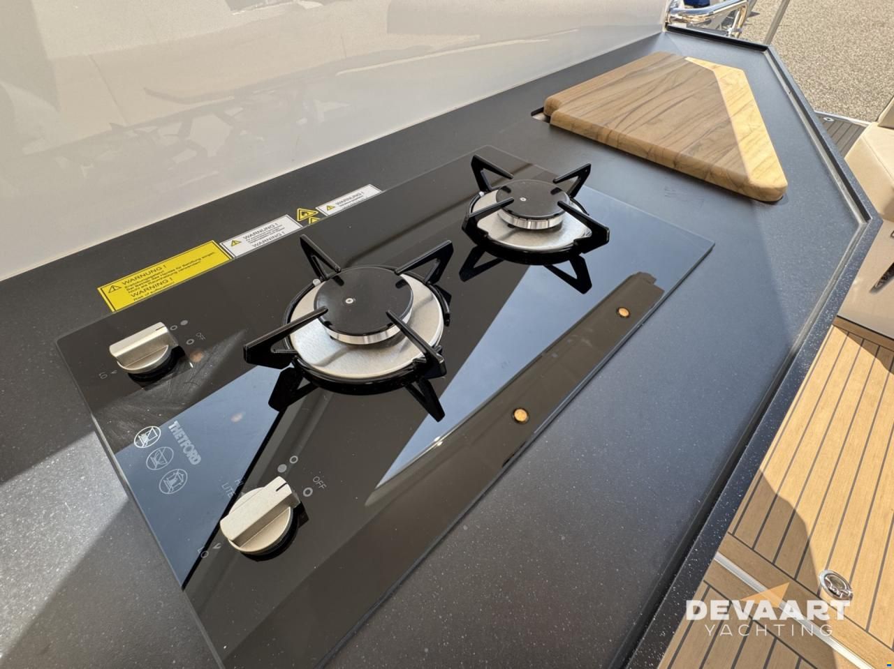 Sealine S335