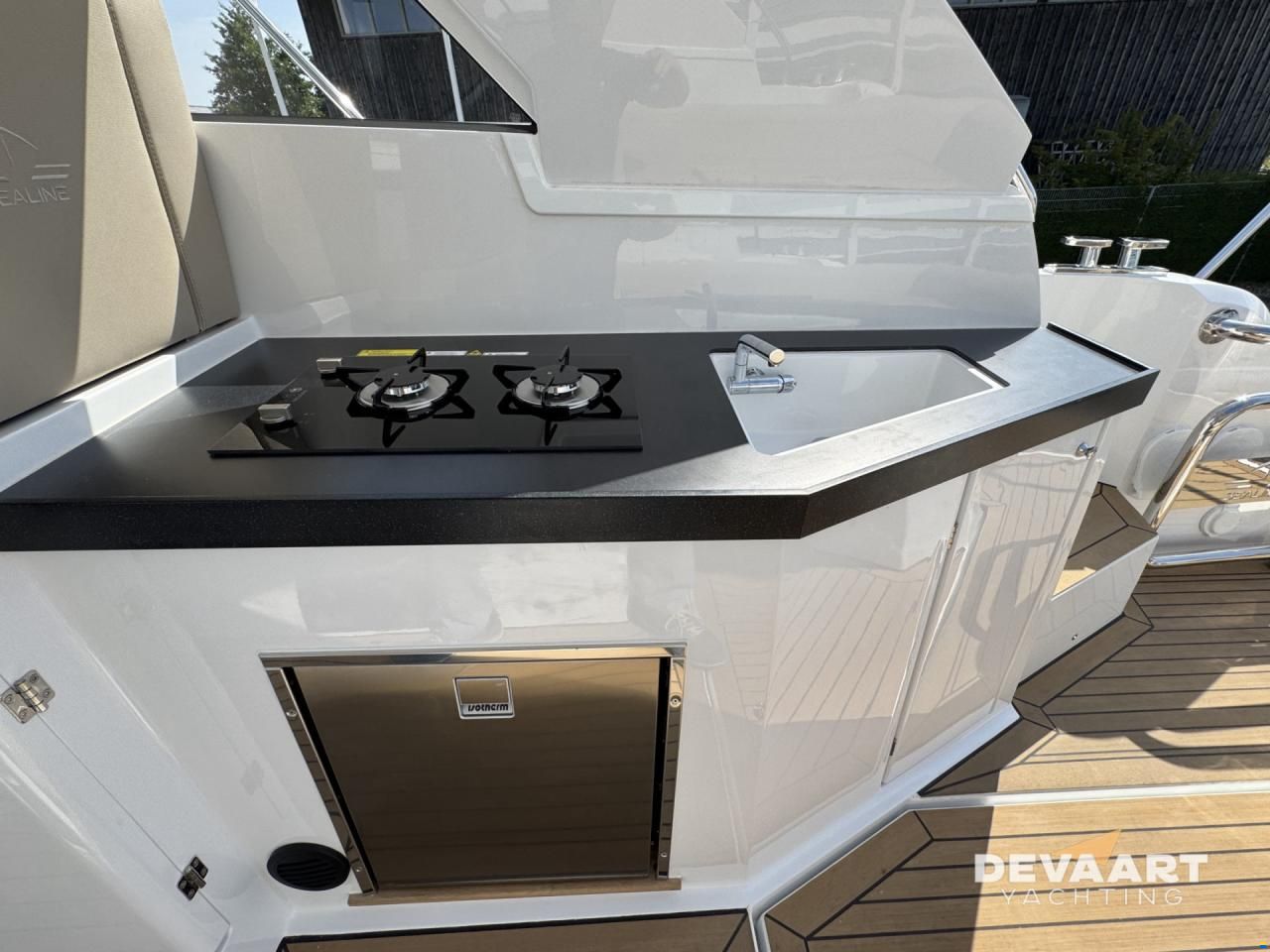 Sealine S335