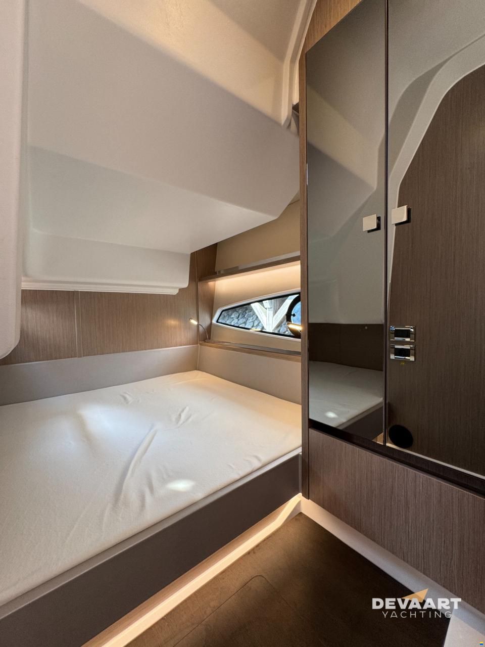 Sealine S335