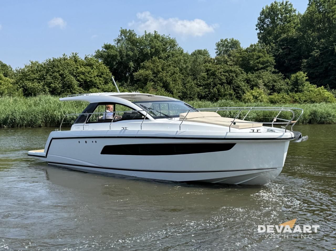 Sealine S335