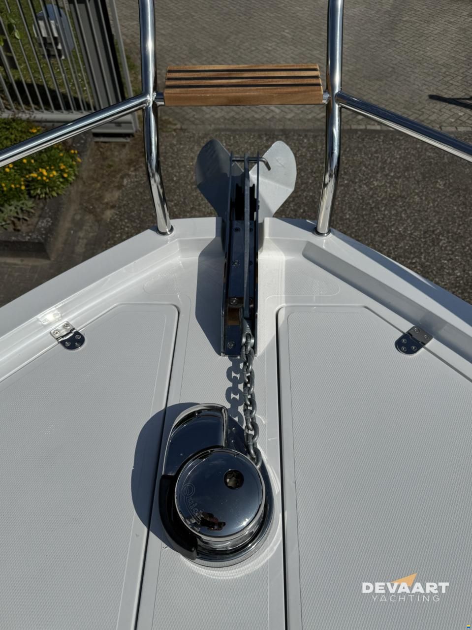 Sealine S335