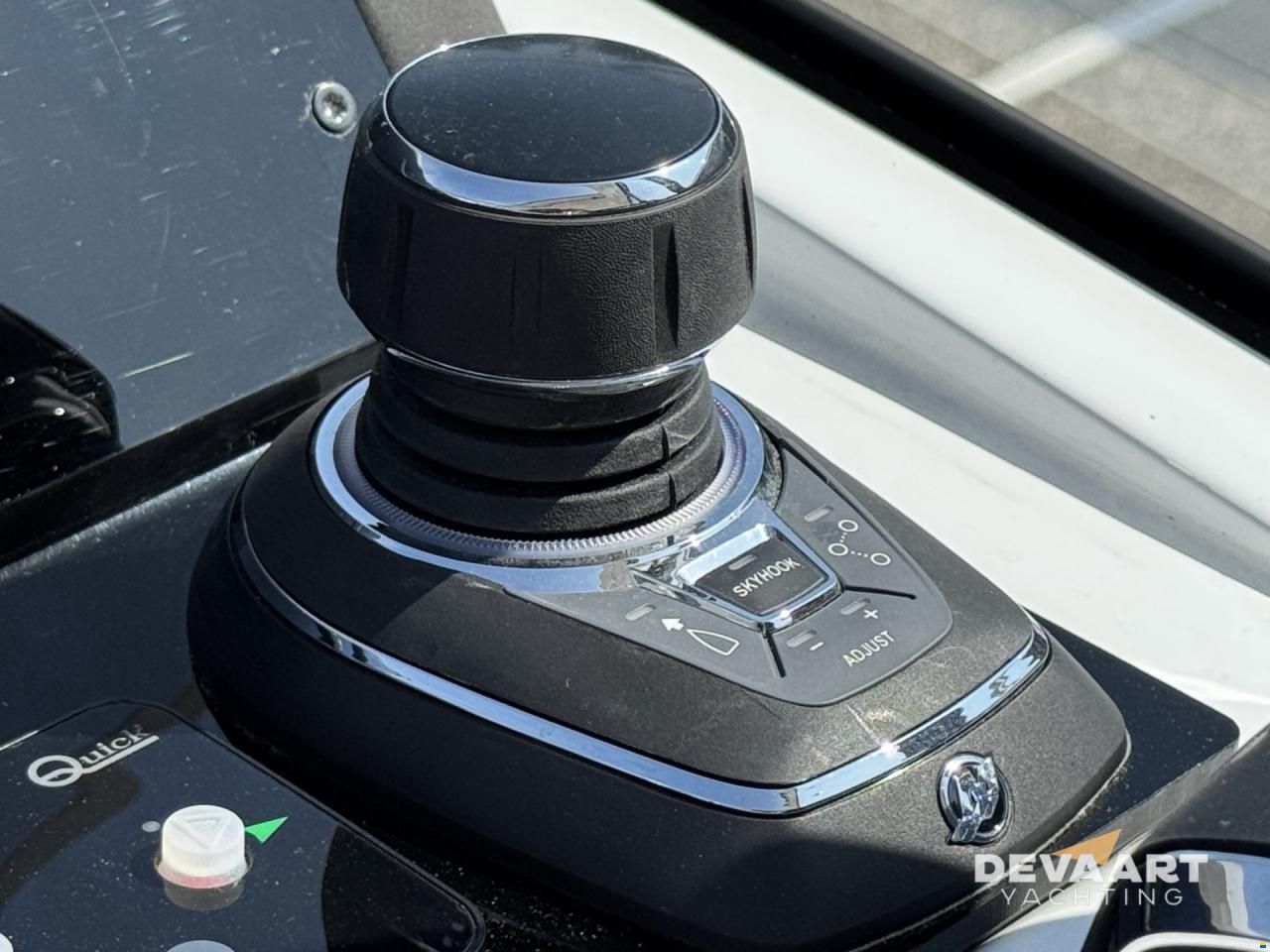 Sealine S335