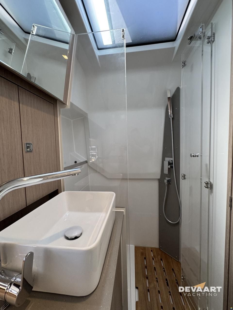 Sealine S335