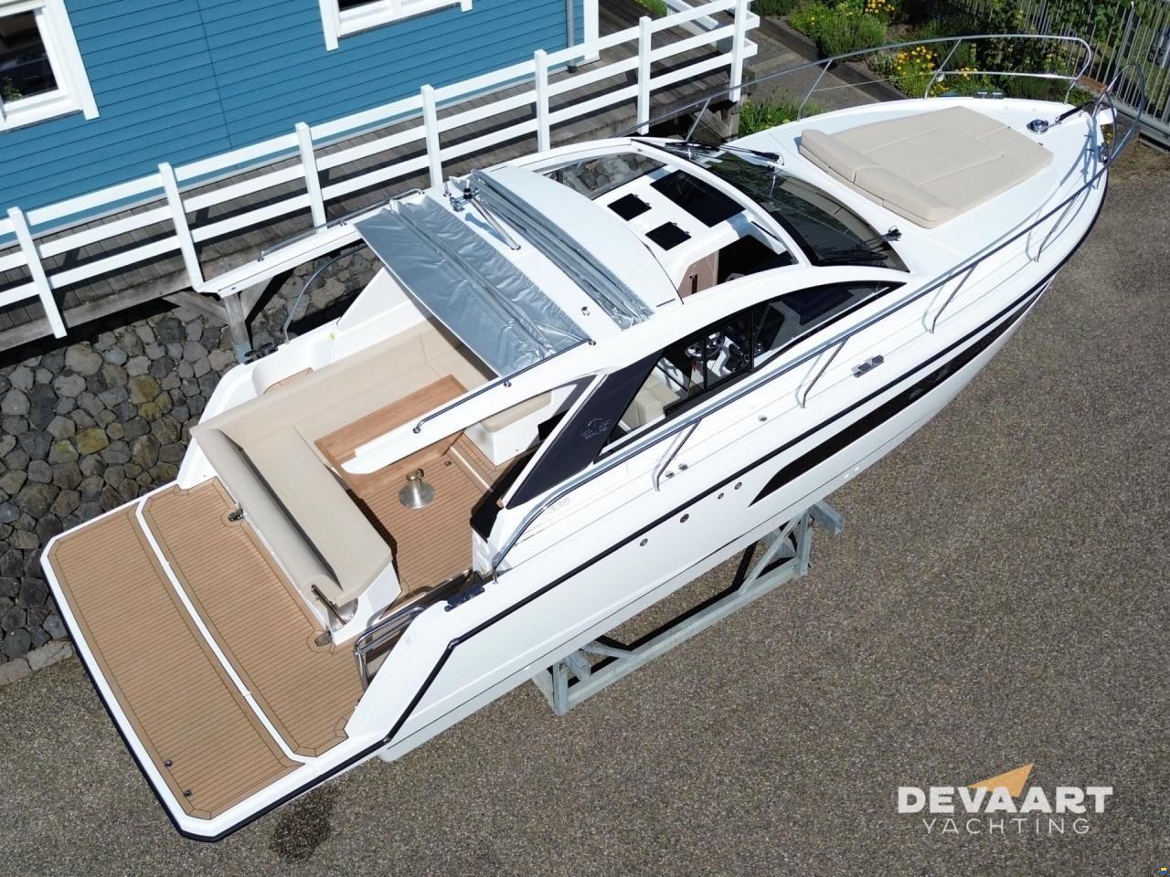 Sealine S335