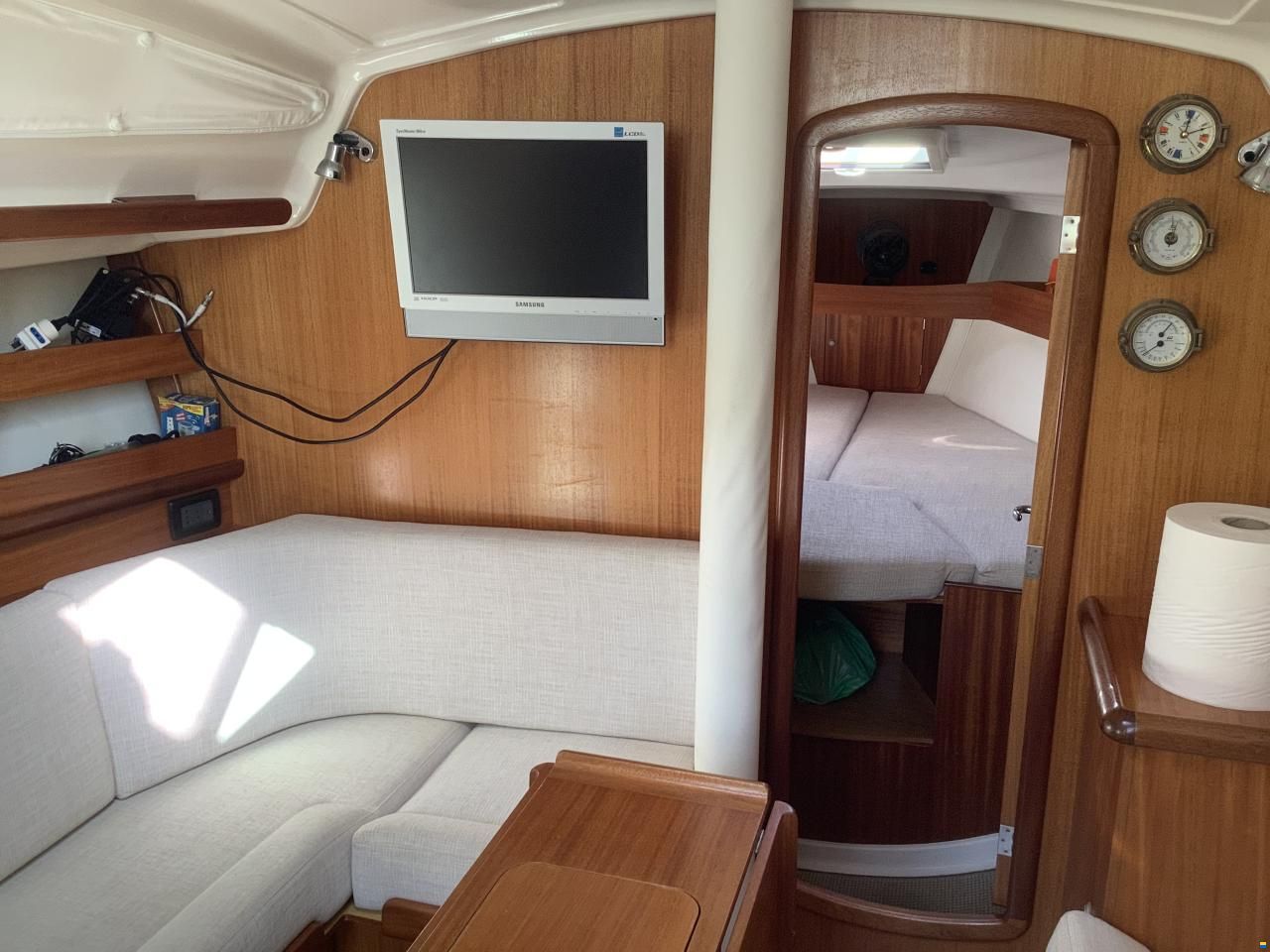 Delphia 33