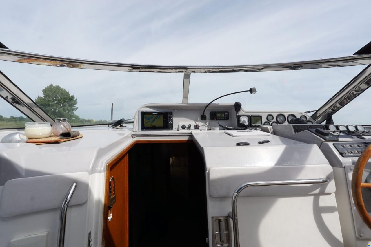 Sealine 328 Sport Bridge