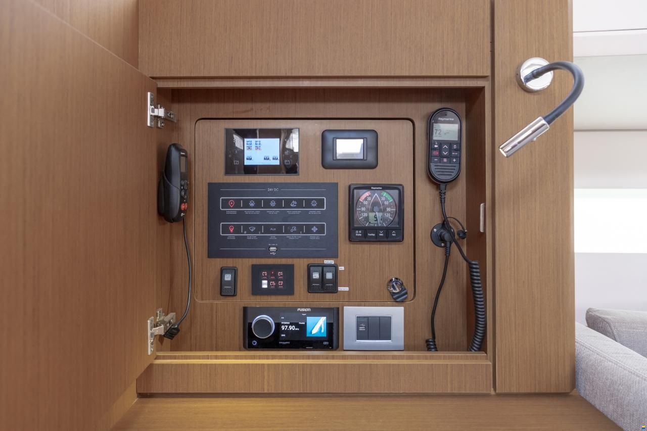 Jeanneau Yacht 60