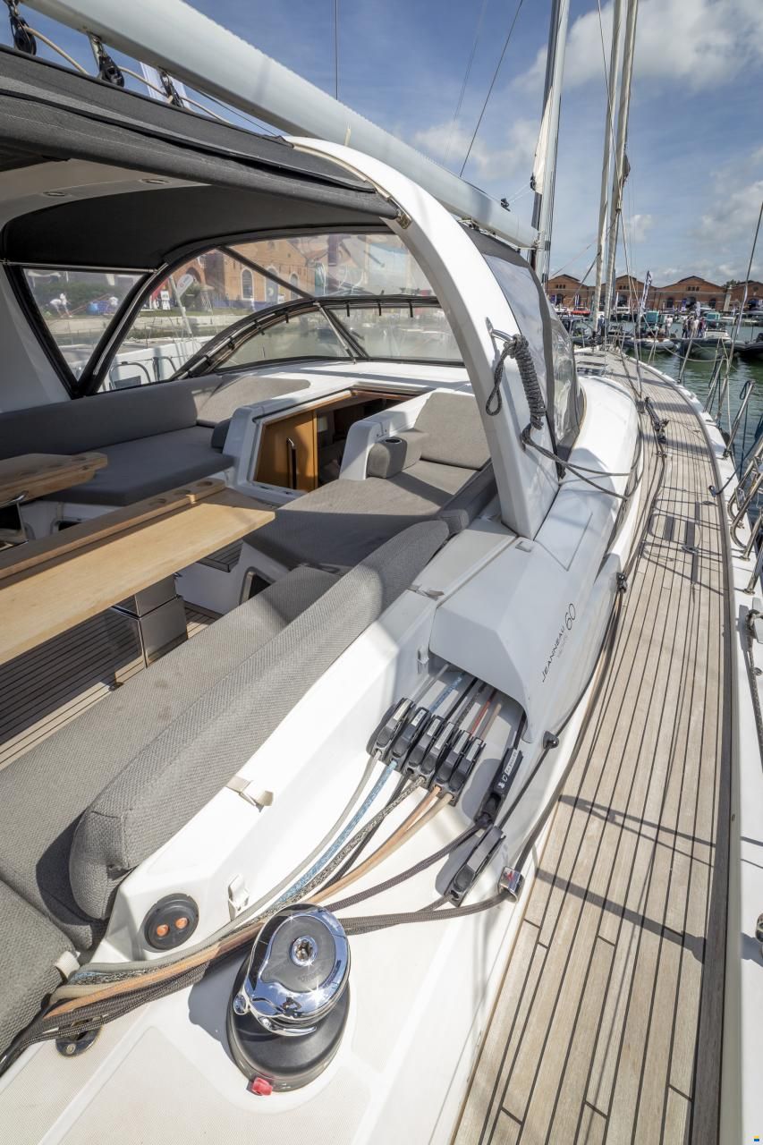 Jeanneau Yacht 60