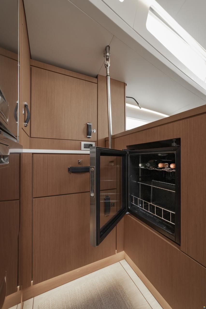 Jeanneau Yacht 60