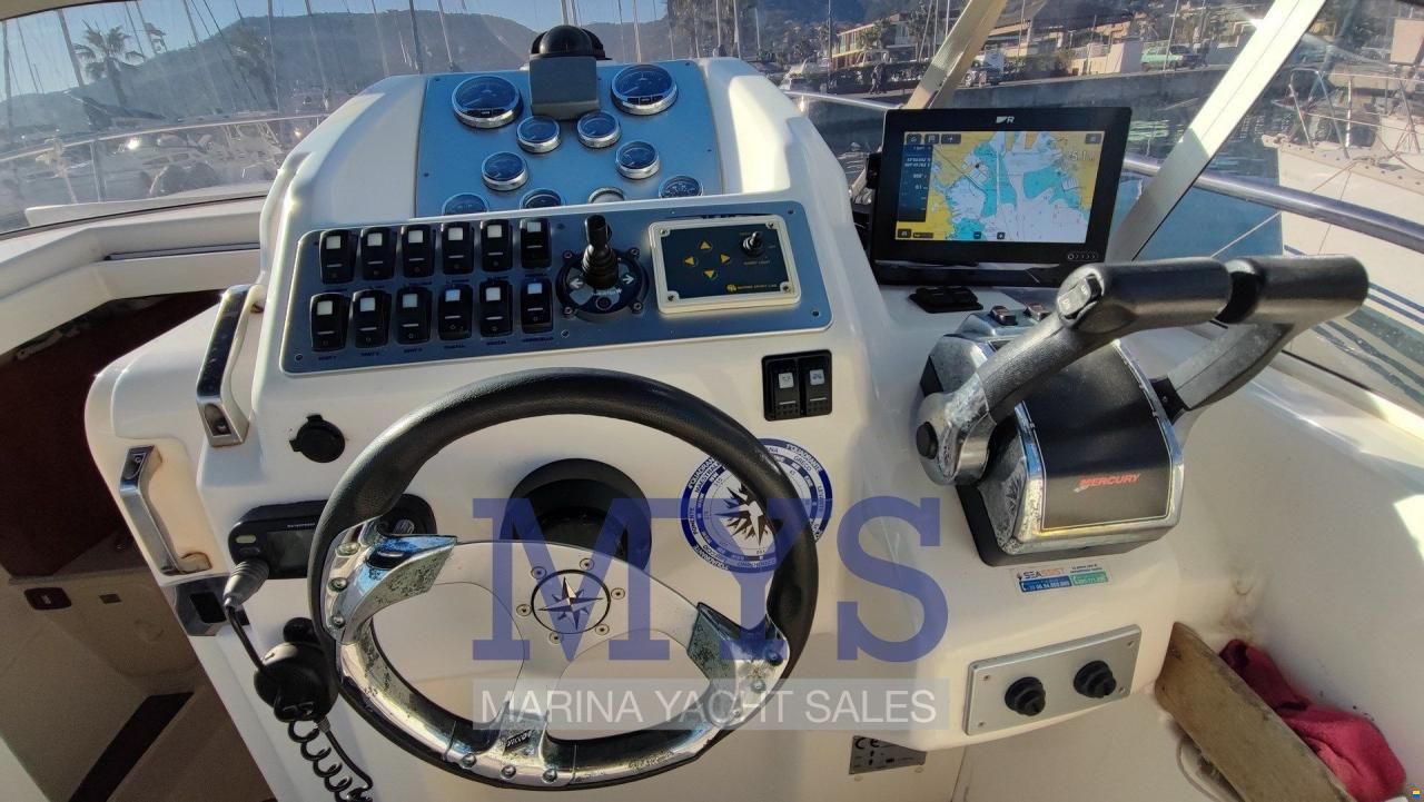 Man&ograve; 26.50 Cabin Cruiser