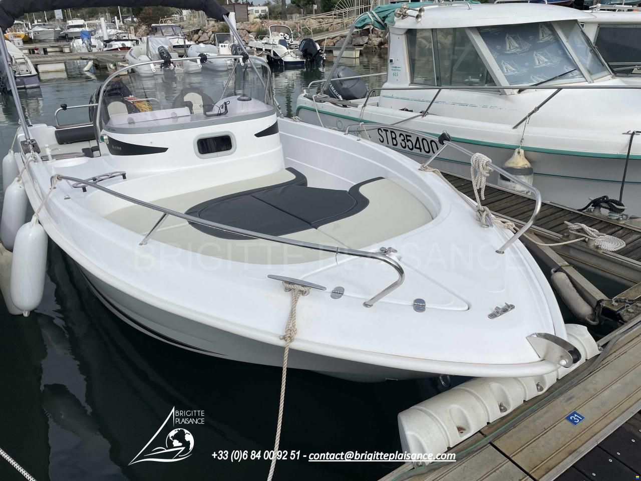 B2 Marine CAP FERRET 652