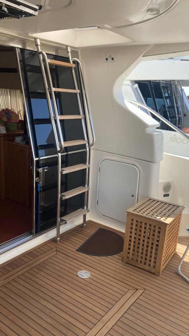 Ferretti 46