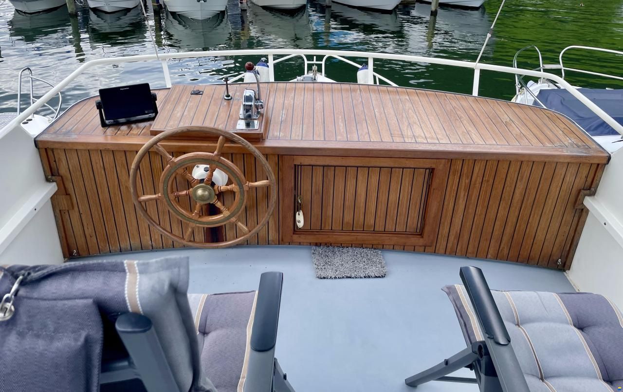 Gruno 1050 Flybridge