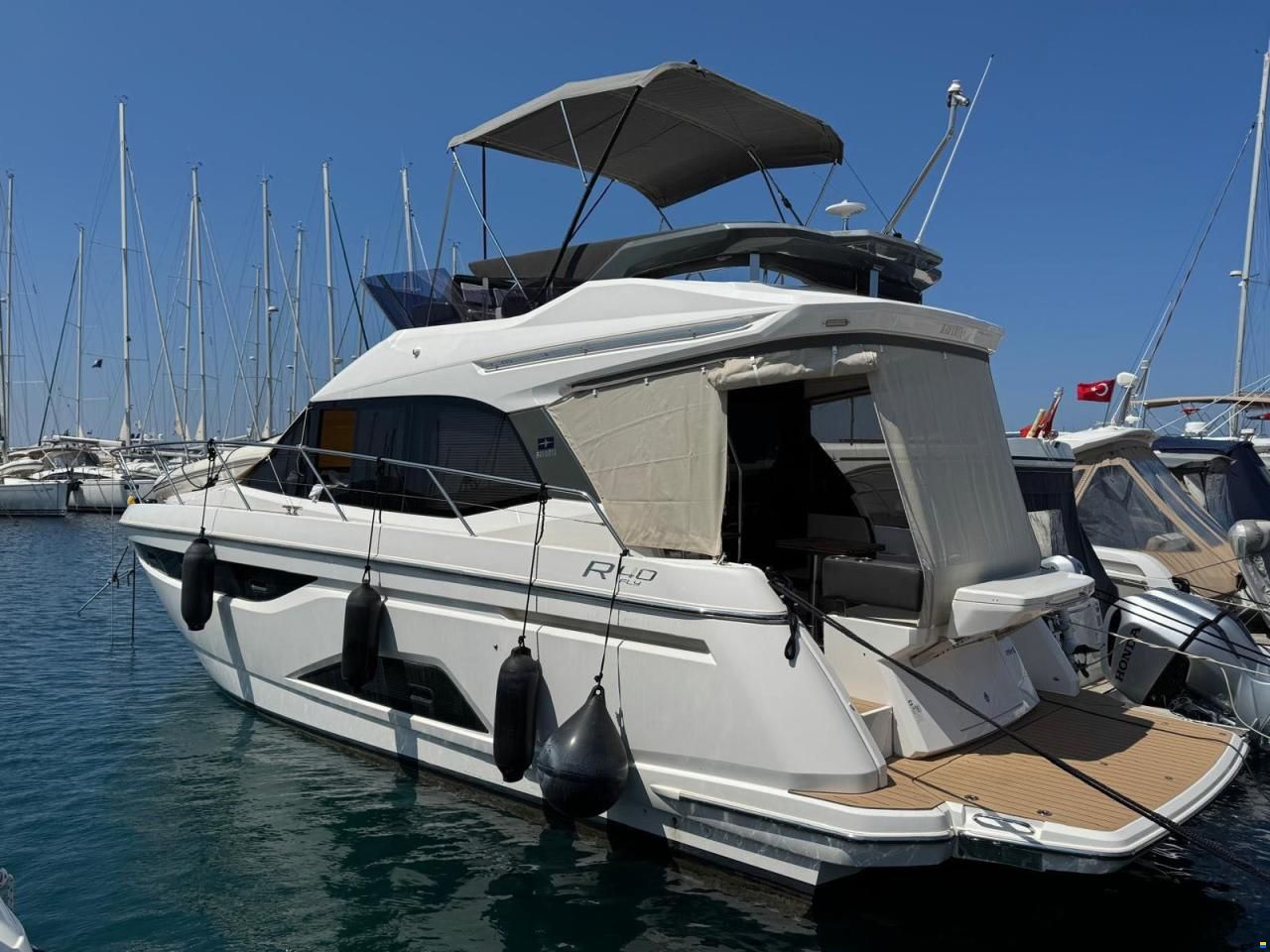 Bavaria R40 FLY