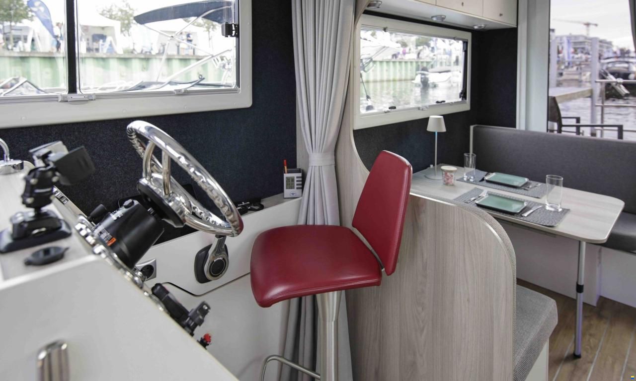 Caravanboat DepartureOne M