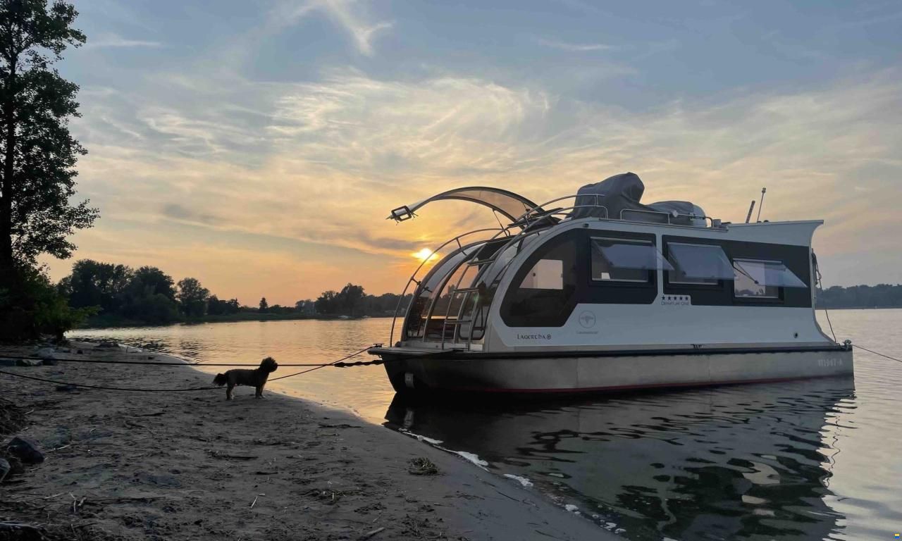 Caravanboat DepartureOne M