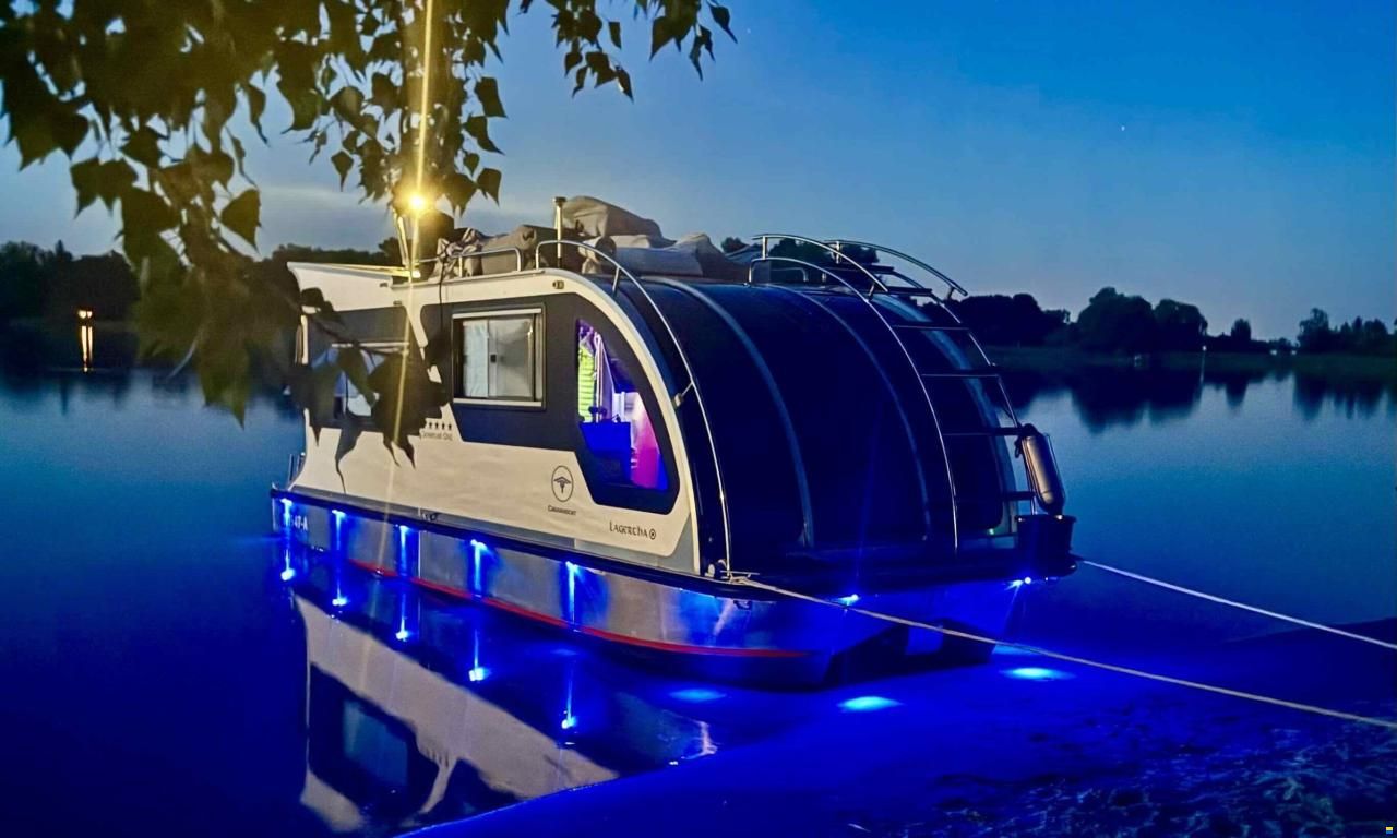 Caravanboat DepartureOne M