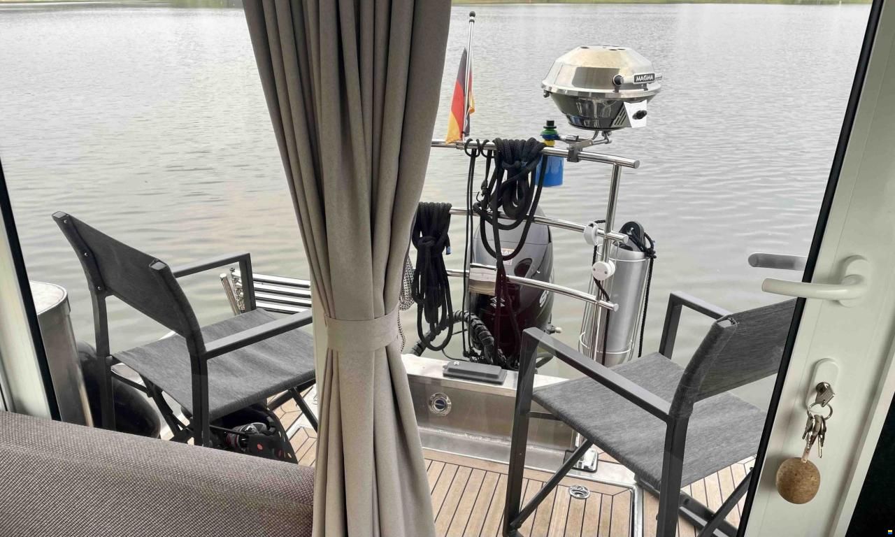 Caravanboat DepartureOne M