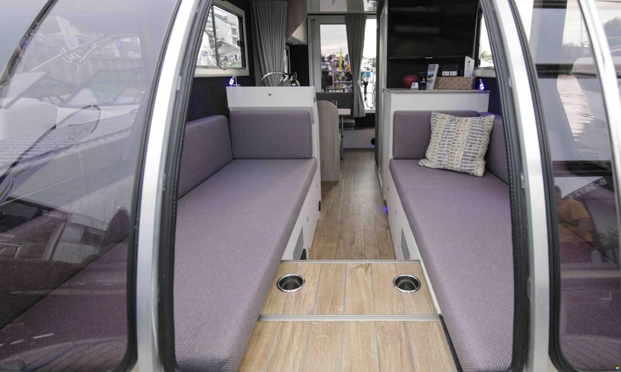 Caravanboat DepartureOne M
