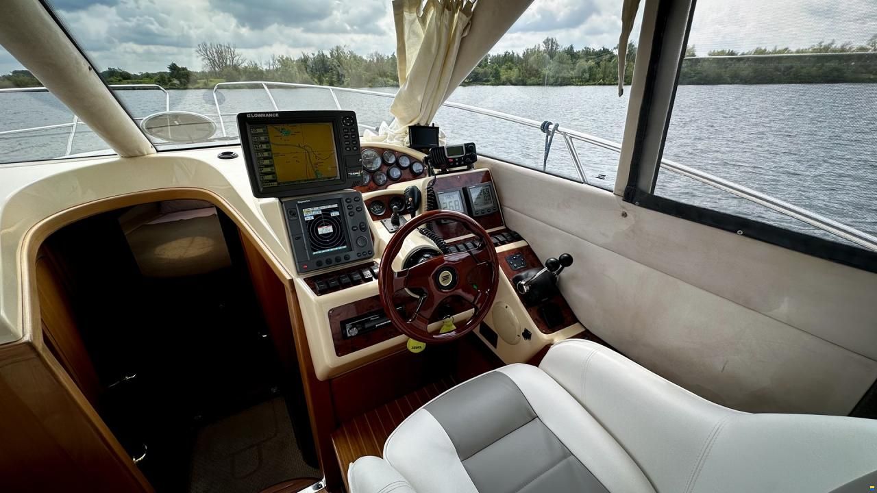 Galeon 330 Fly