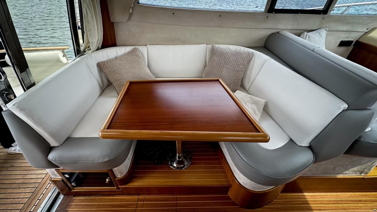 Galeon 330 Fly