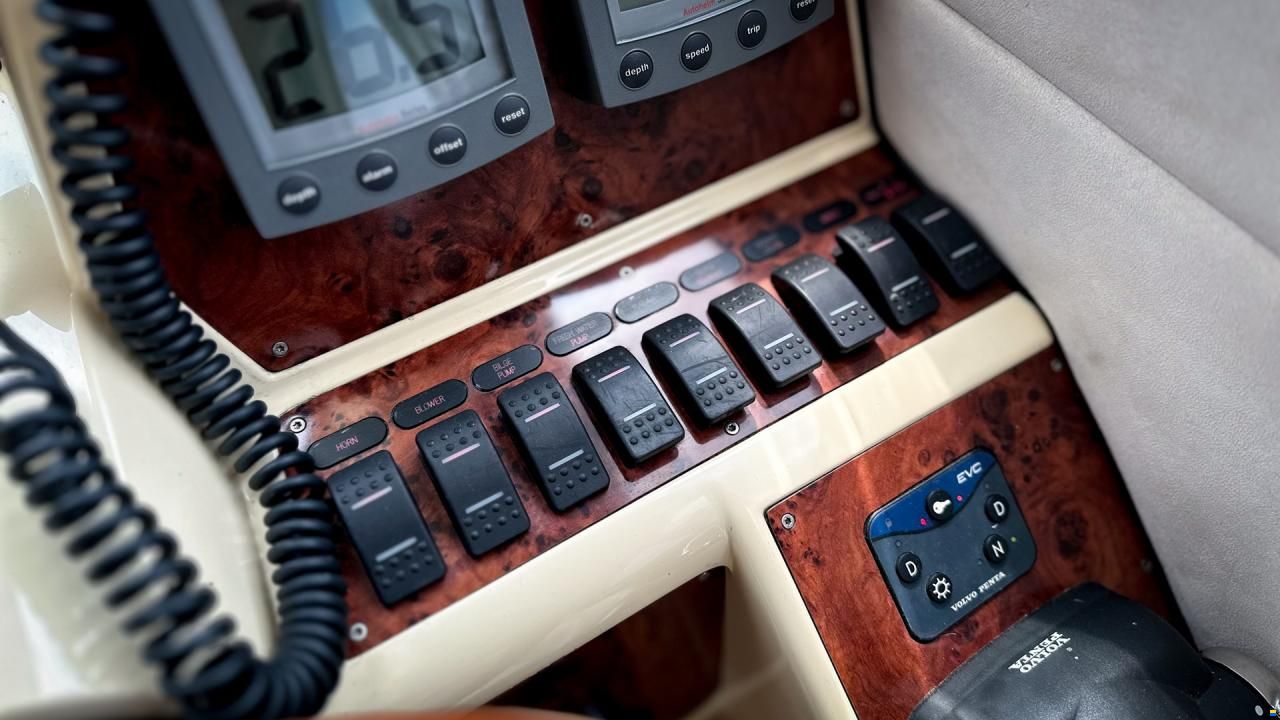 Galeon 330 Fly